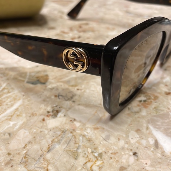 NEW Gucci tortoise oversized sunglasses - Picture 5 of 7